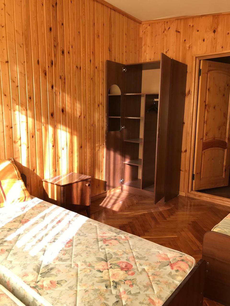 Готель Гостевой дом с садом Гагра Екстер'єр фото